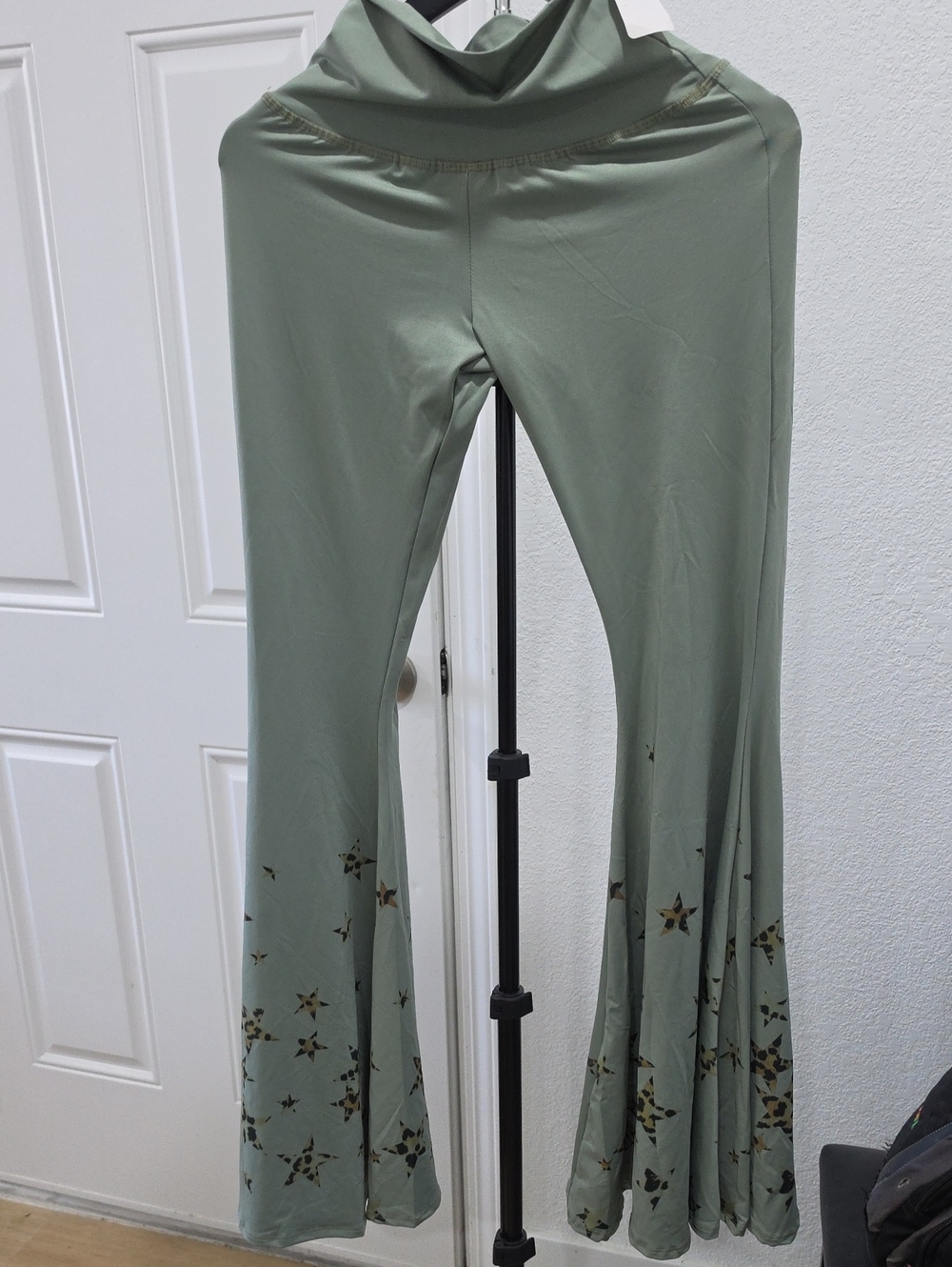 Kids Sage Green Star-Detail Flared Leggings